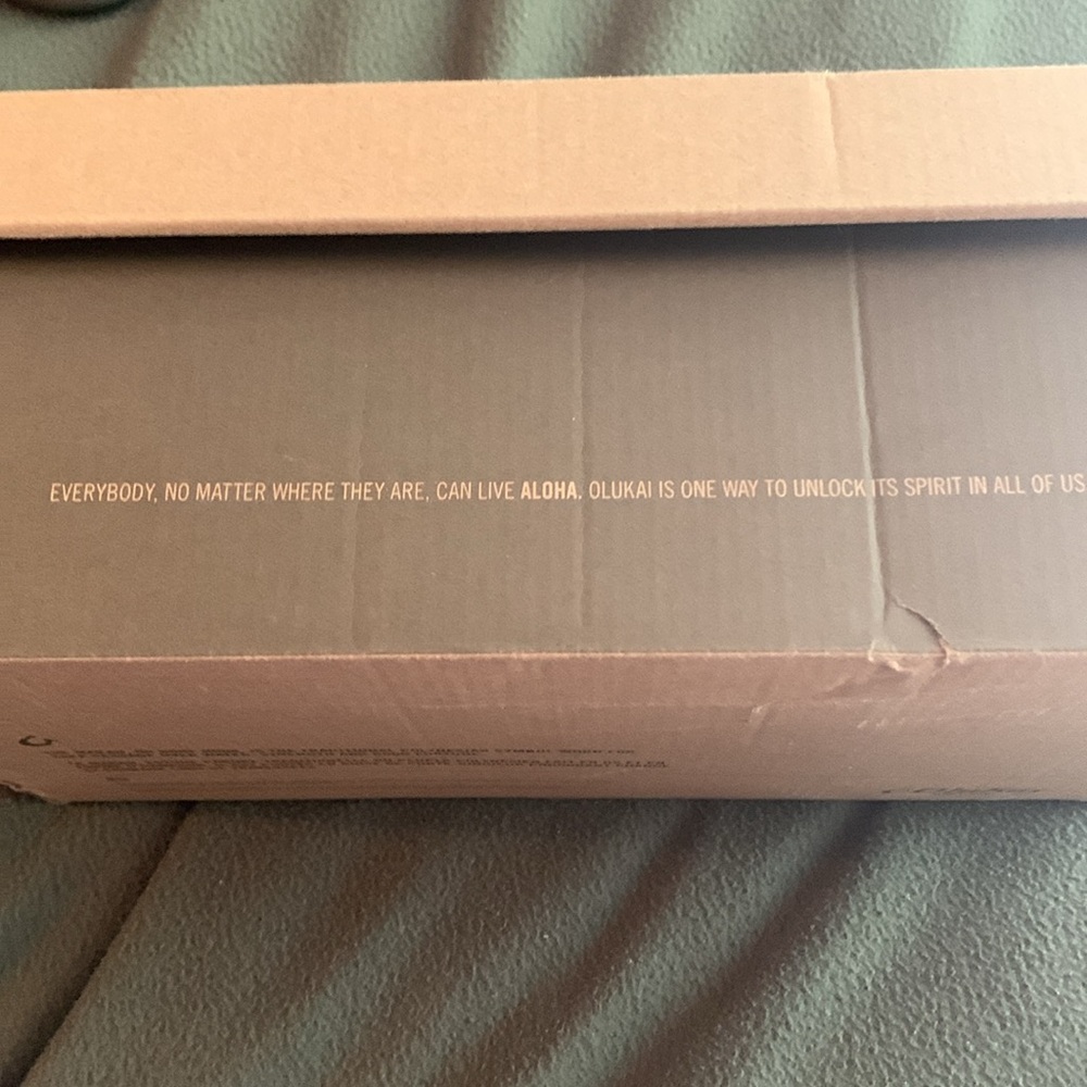 OluKai Moloa Men’s waxed nubuck leather slip ins with box. Color Toffee. Size 11 - Picture 7 of 11